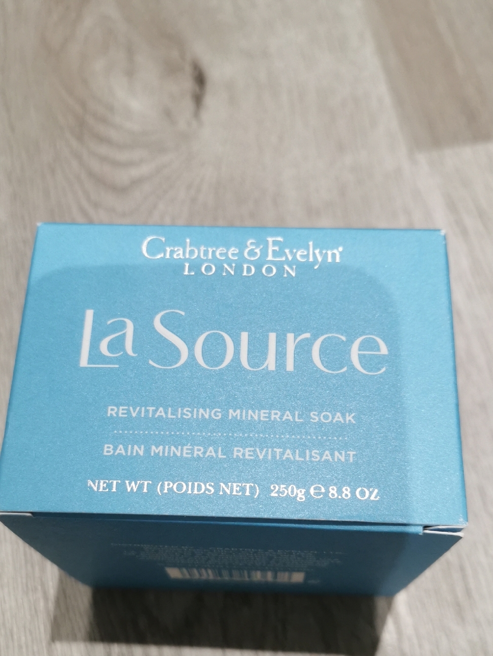 Crabtree & Evelyn La Source Mineral Soak - Light Blue Box